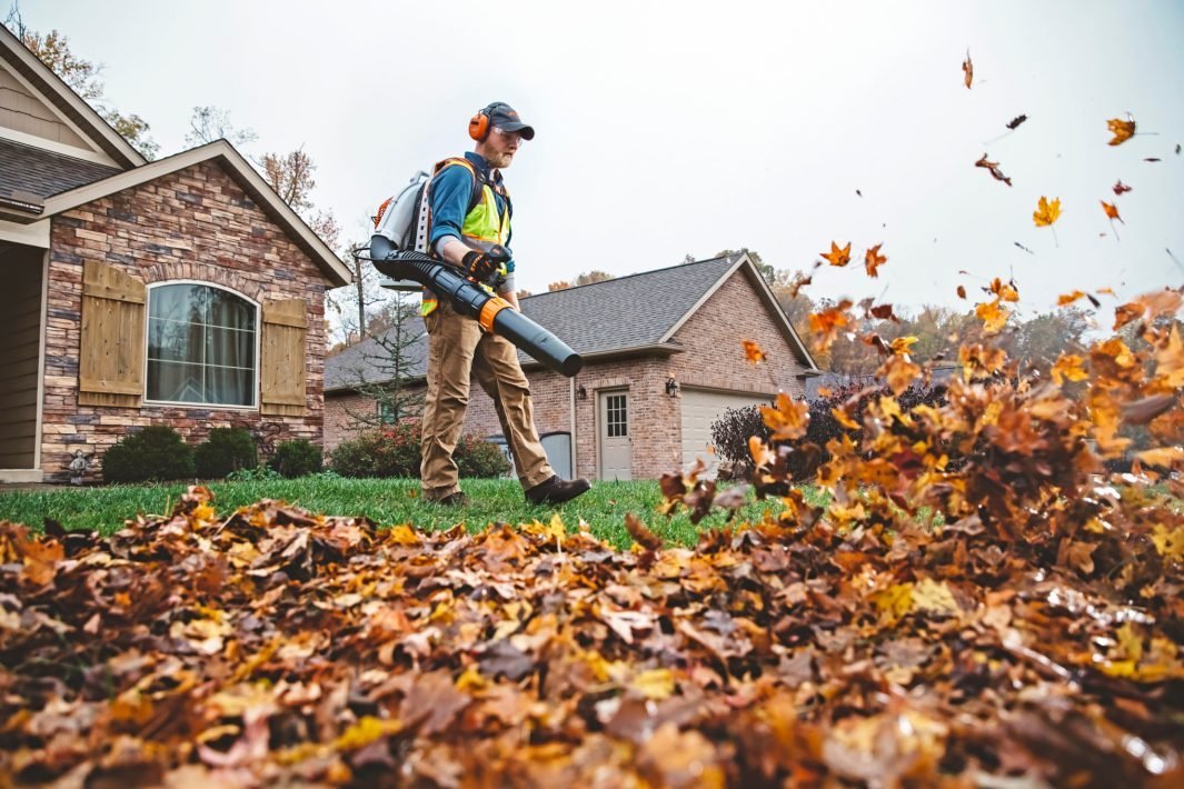 STIHL Magnum BR 800 X 239 mph 912 CFM Gas Backpack Leaf Blower image 4