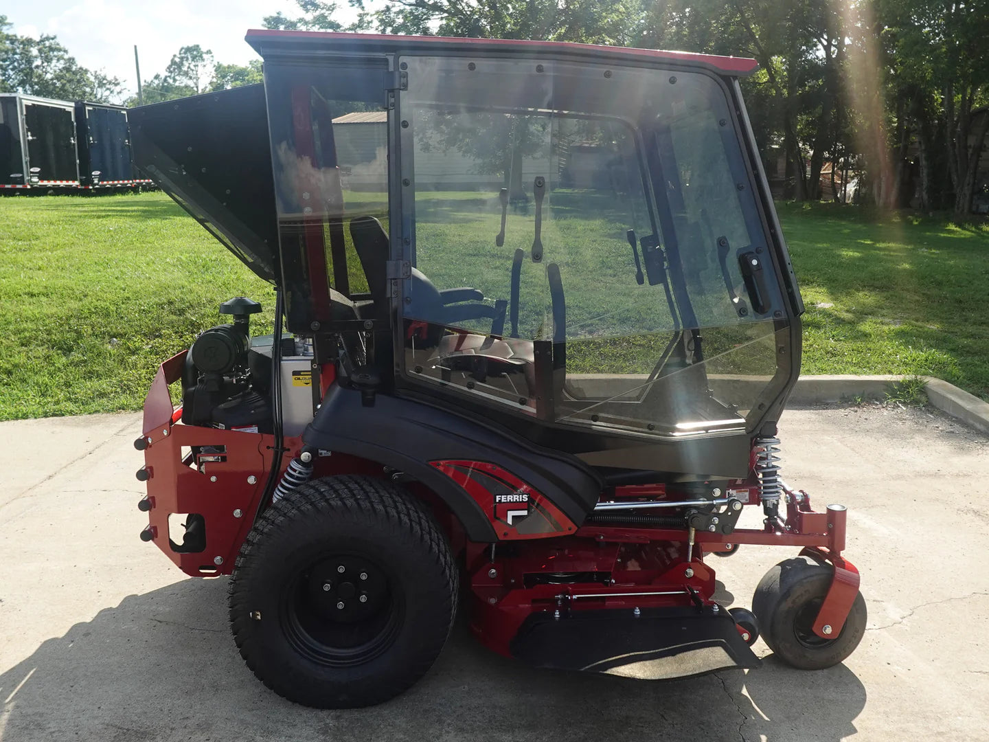 Ferris ISX3300 60″ Zero Turn Mower with Curtis Premium Air-Conditioned Cab image 7