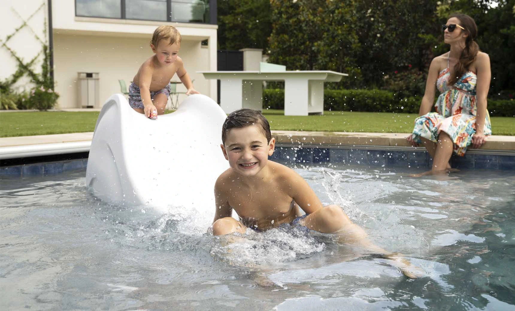 Ledge Lounger Signature Slide image 4